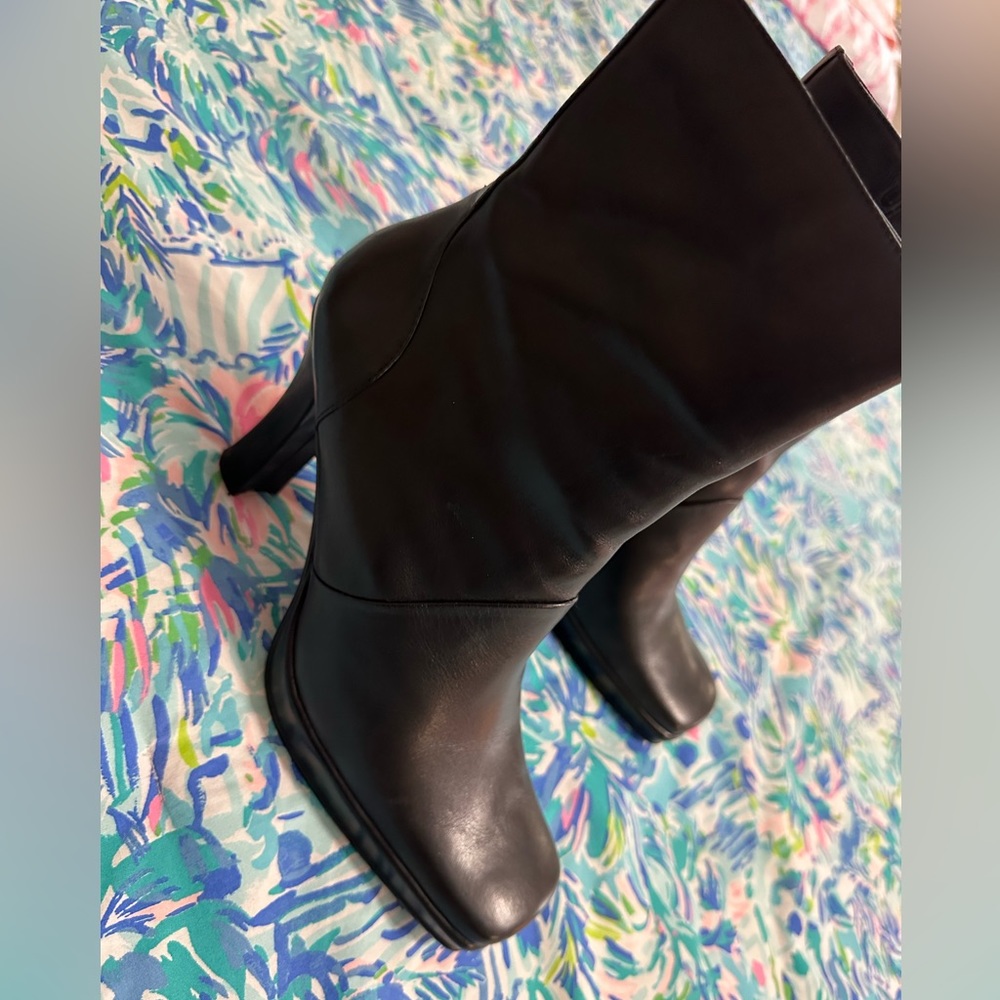 Black boots size 8 platform